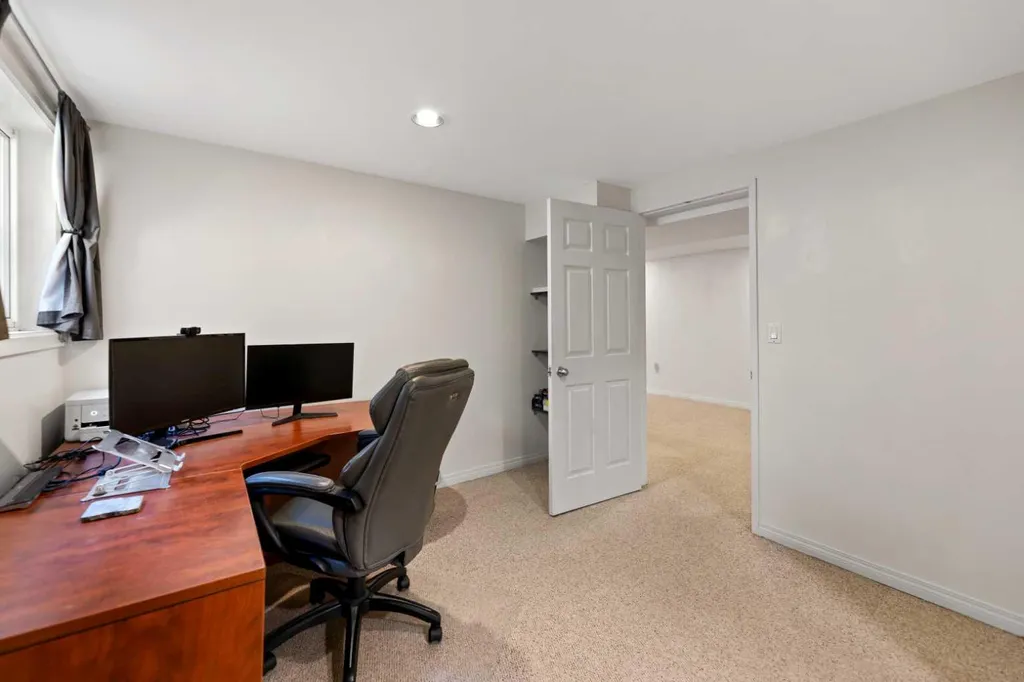 7220 Farrell Road SE Calgary AB T2H 0T6
