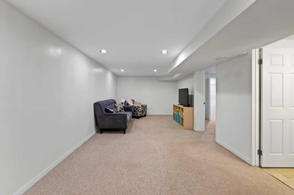 7220 Farrell Road SE Calgary AB T2H 0T6
