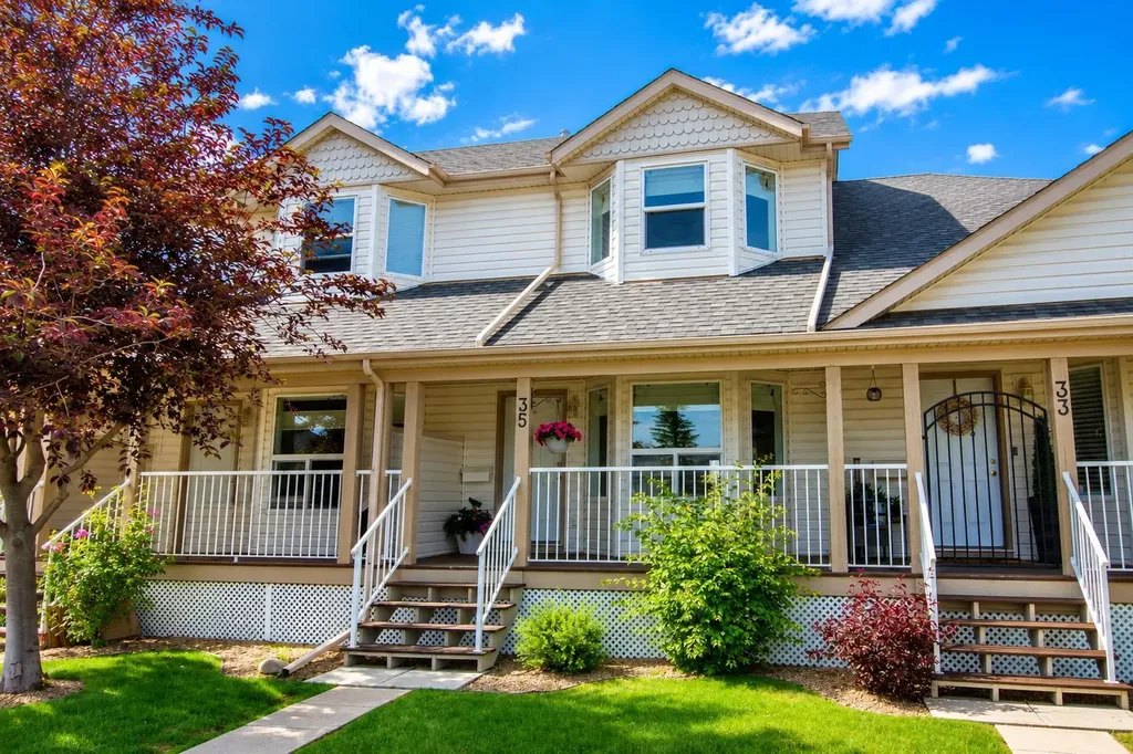 33 Donlevy Avenue Red Deer AB T4R 3B6