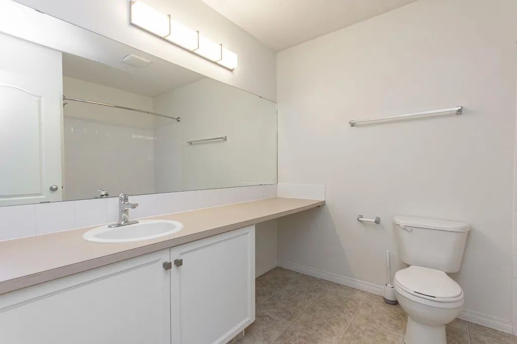 33 Donlevy Avenue Red Deer AB T4R 3B6