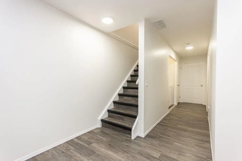33 Donlevy Avenue Red Deer AB T4R 3B6