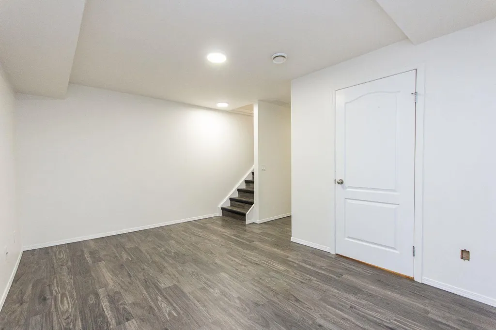 33 Donlevy Avenue Red Deer AB T4R 3B6