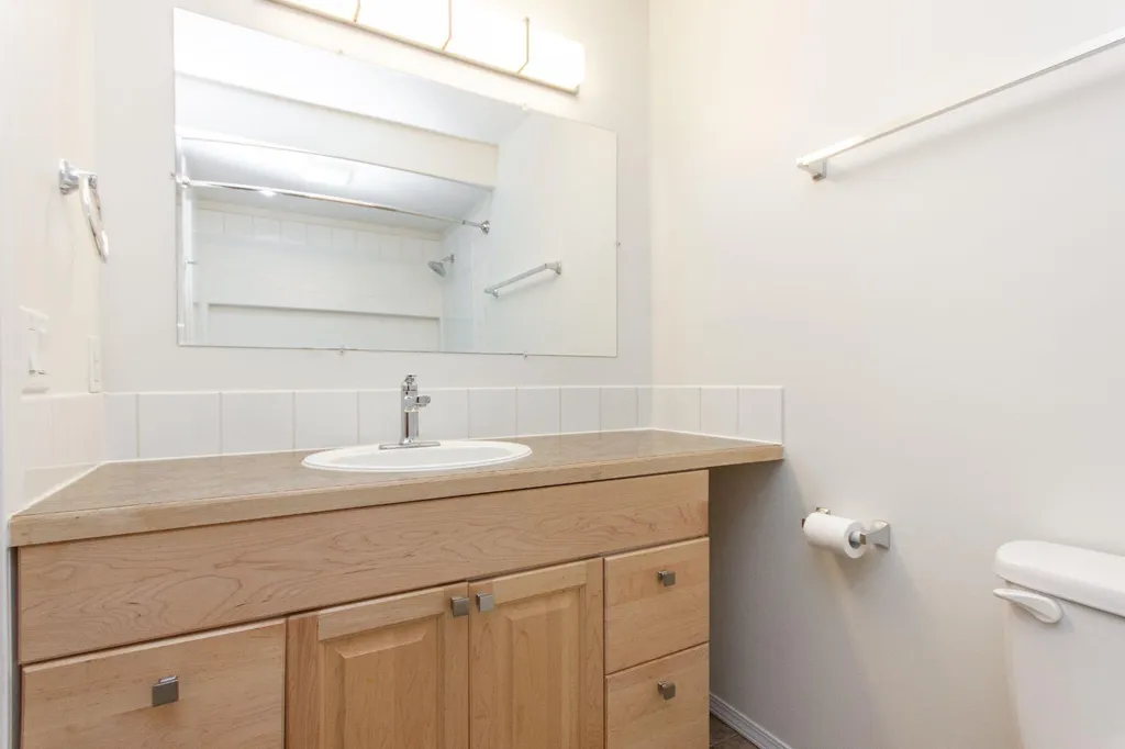 33 Donlevy Avenue Red Deer AB T4R 3B6