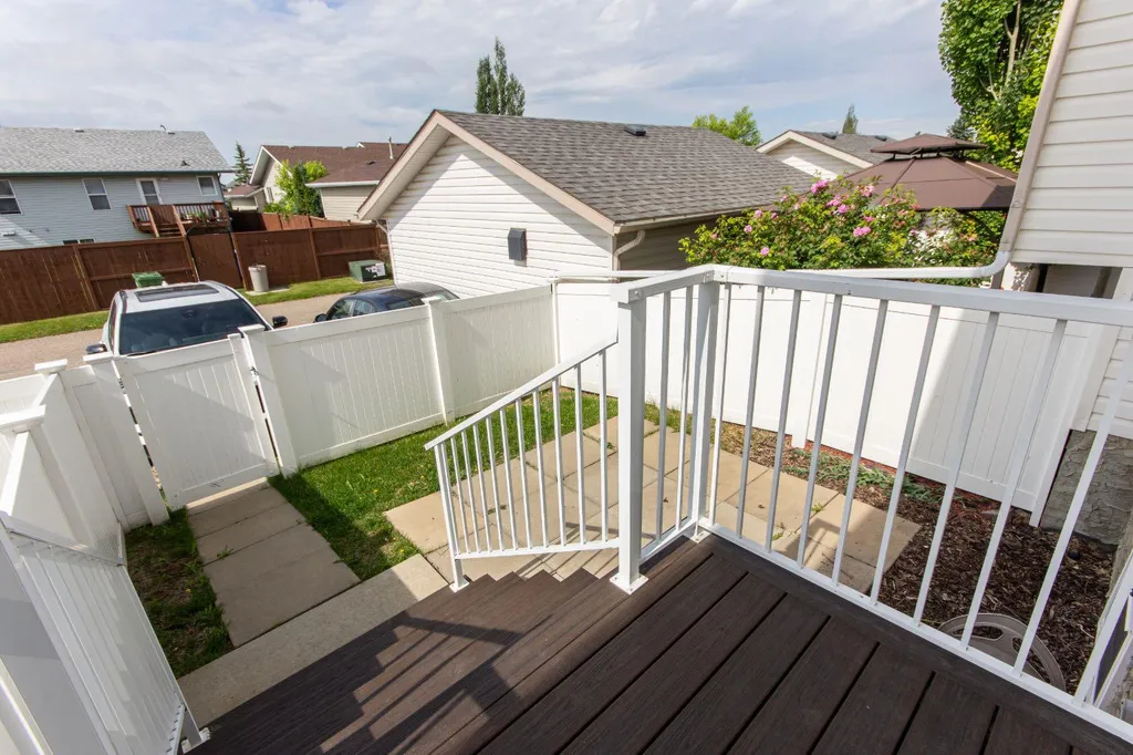 33 Donlevy Avenue Red Deer AB T4R 3B6
