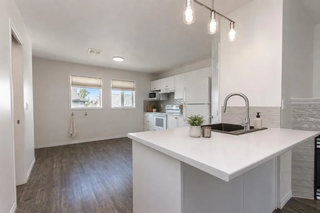 33 Donlevy Avenue Red Deer AB T4R 3B6