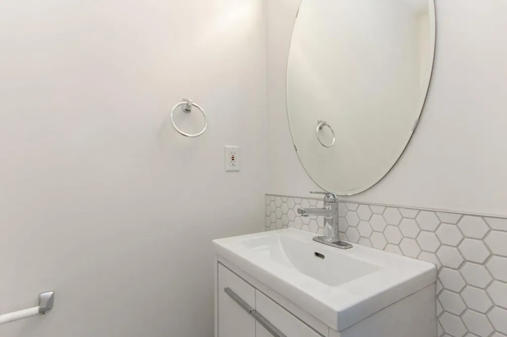 33 Donlevy Avenue Red Deer AB T4R 3B6