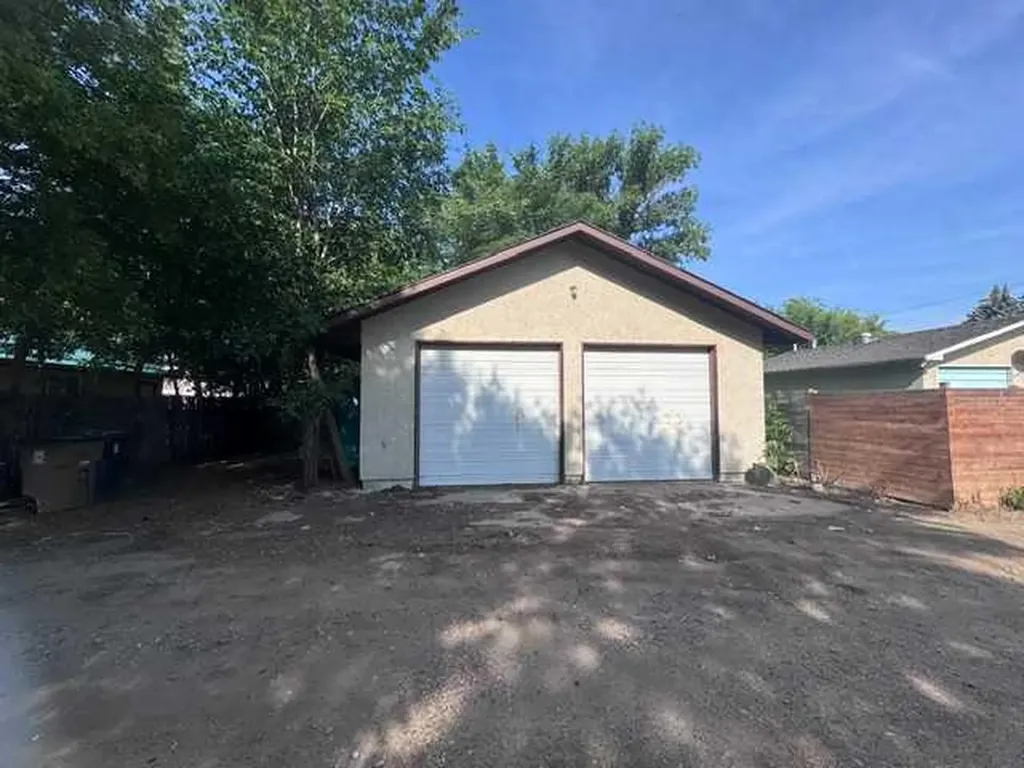 508 Centre Street Brooks AB T1R 0G3
