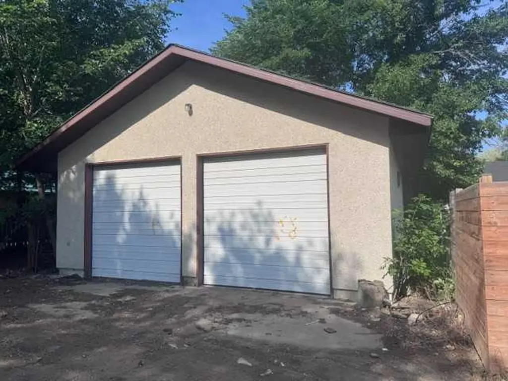 508 Centre Street Brooks AB T1R 0G3