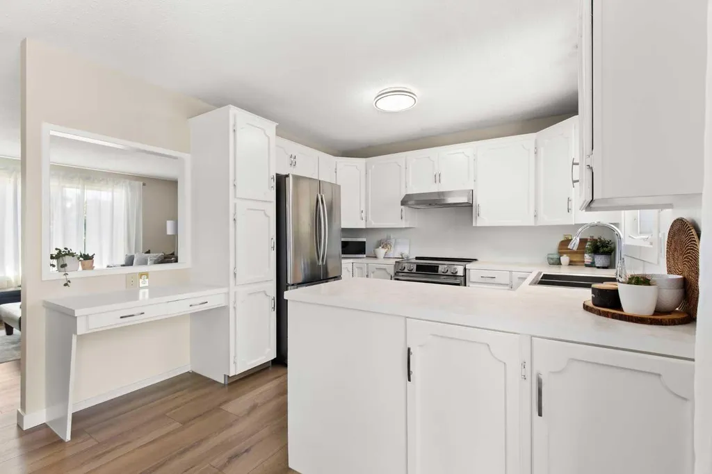 92 Sharpe Crescent SE Medicine Hat AB T1B3Y6