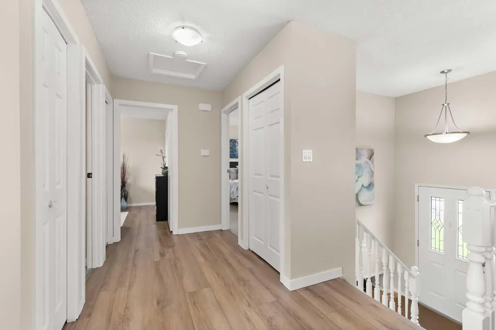 92 Sharpe Crescent SE Medicine Hat AB T1B3Y6