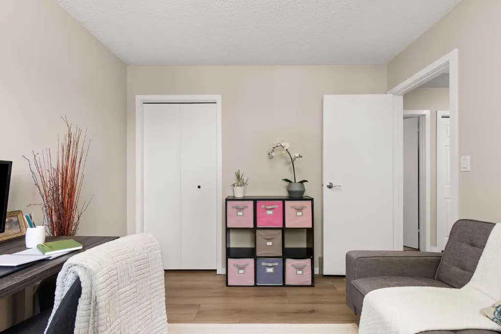 92 Sharpe Crescent SE Medicine Hat AB T1B3Y6