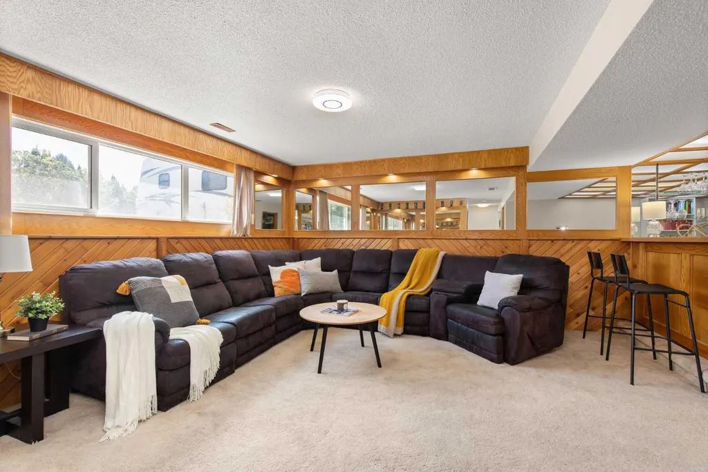 92 Sharpe Crescent SE Medicine Hat AB T1B3Y6