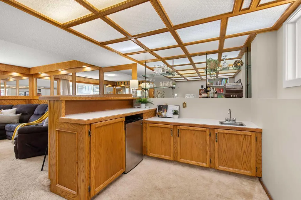 92 Sharpe Crescent SE Medicine Hat AB T1B3Y6
