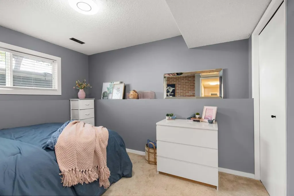 92 Sharpe Crescent SE Medicine Hat AB T1B3Y6