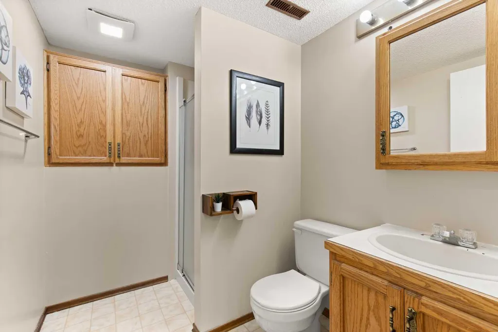 92 Sharpe Crescent SE Medicine Hat AB T1B3Y6