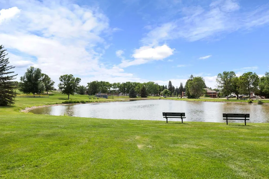 92 Sharpe Crescent SE Medicine Hat AB T1B3Y6