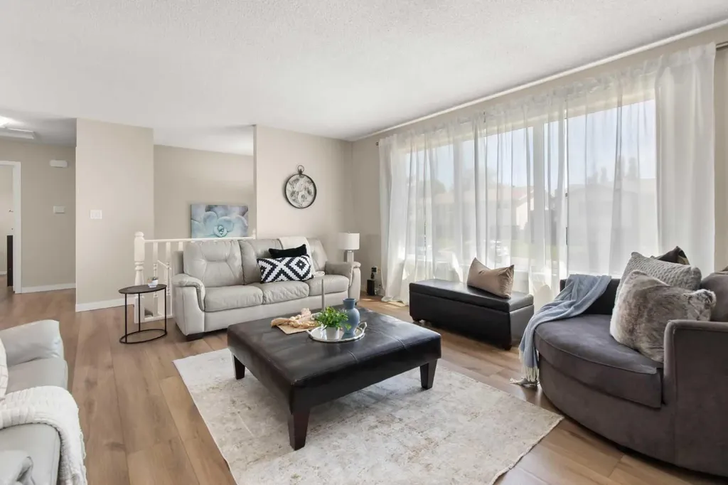 92 Sharpe Crescent SE Medicine Hat AB T1B3Y6