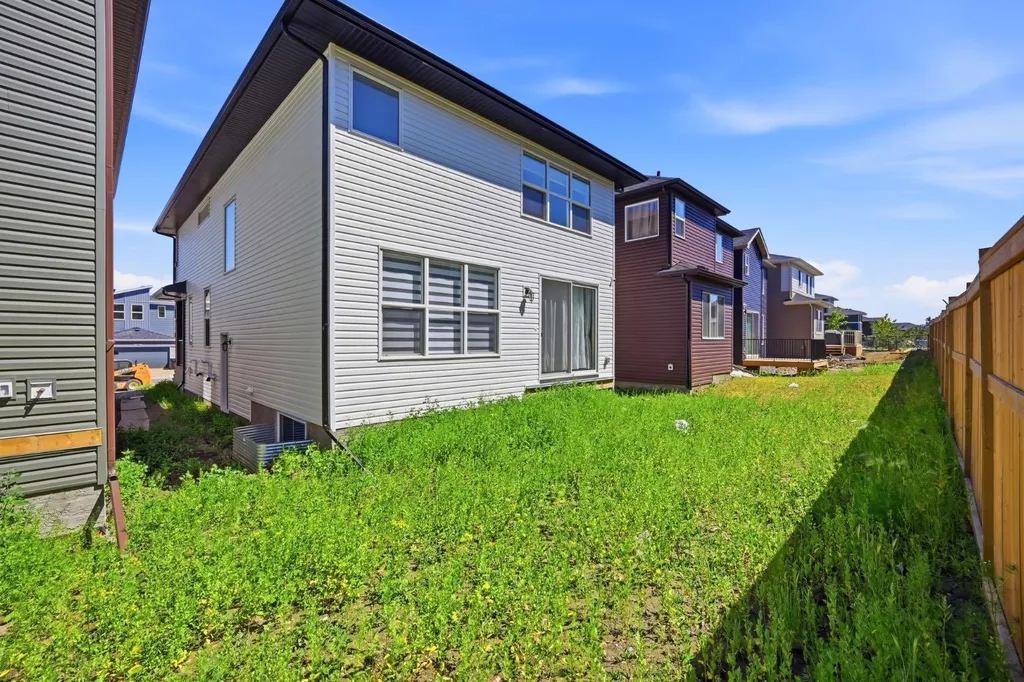 79 Amblefield Grove NW Calgary AB T3P 2K1