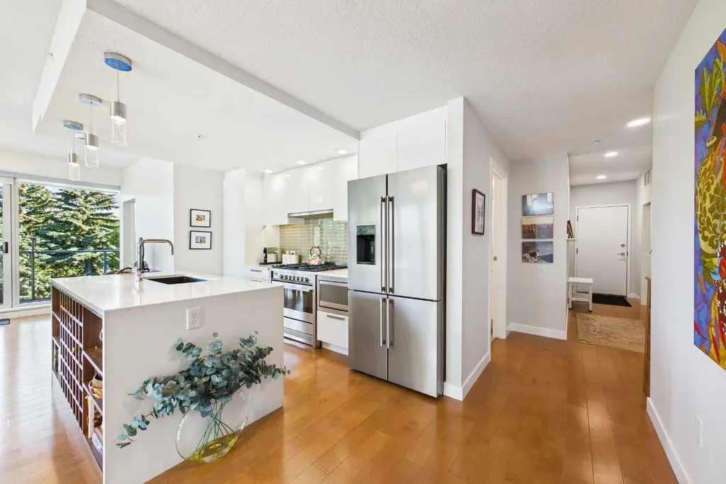 1234 5 Avenue NW Calgary AB T2N 0R9