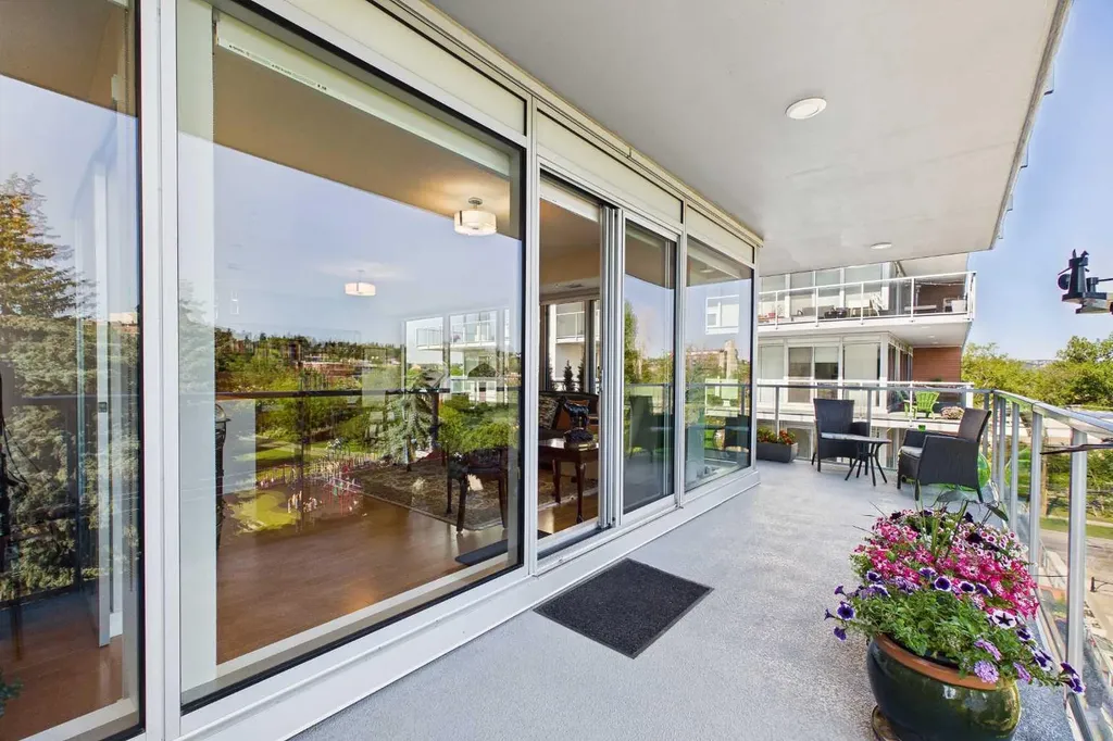 1234 5 Avenue NW Calgary AB T2N 0R9