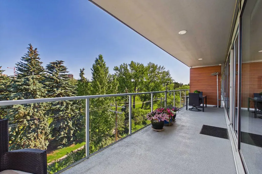 1234 5 Avenue NW Calgary AB T2N 0R9