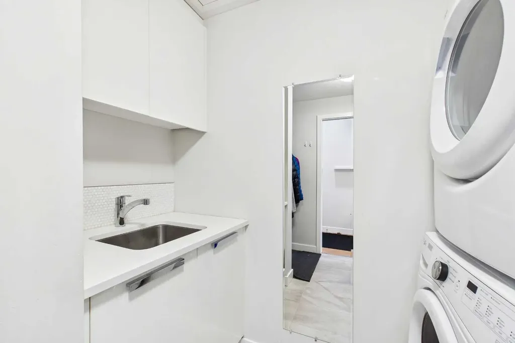 1234 5 Avenue NW Calgary AB T2N 0R9