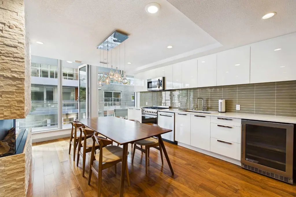 1234 5 Avenue NW Calgary AB T2N 0R9