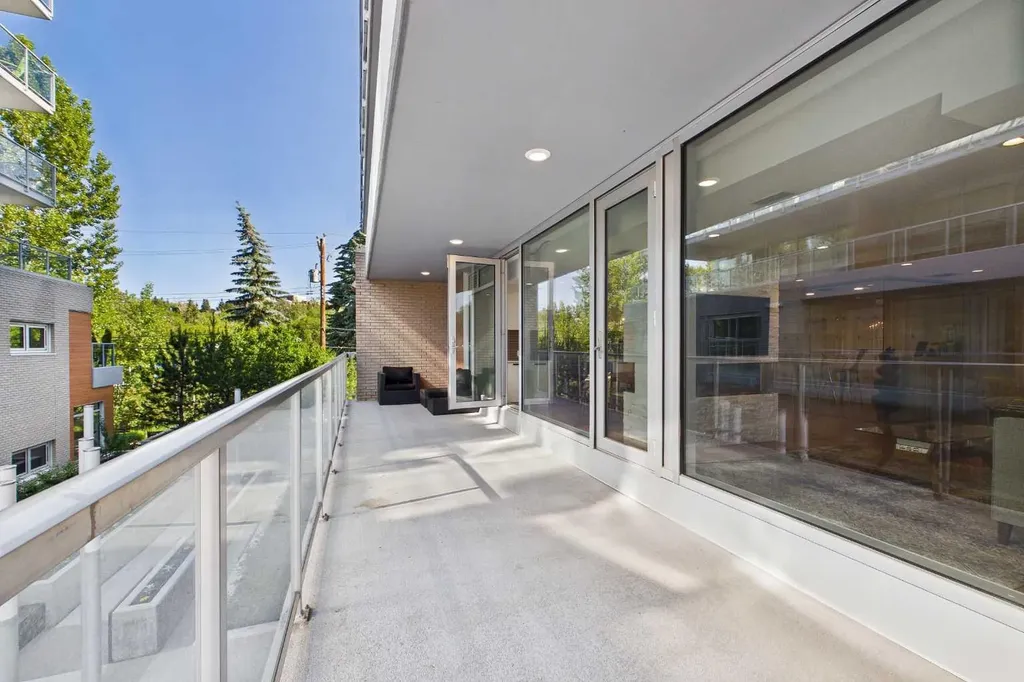 1234 5 Avenue NW Calgary AB T2N 0R9
