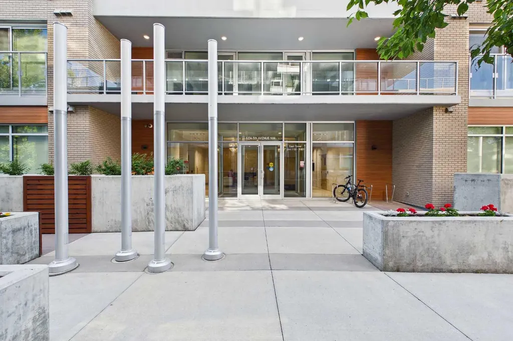 1234 5 Avenue NW Calgary AB T2N 0R9