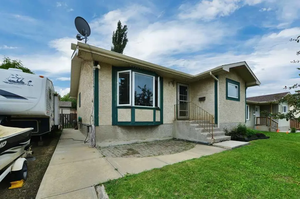 11 Greenham Drive Red Deer AB T4P 2K5