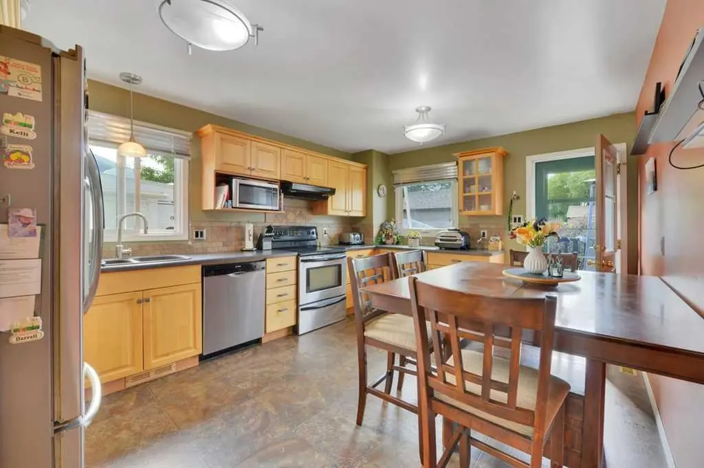 11 Greenham Drive Red Deer AB T4P 2K5