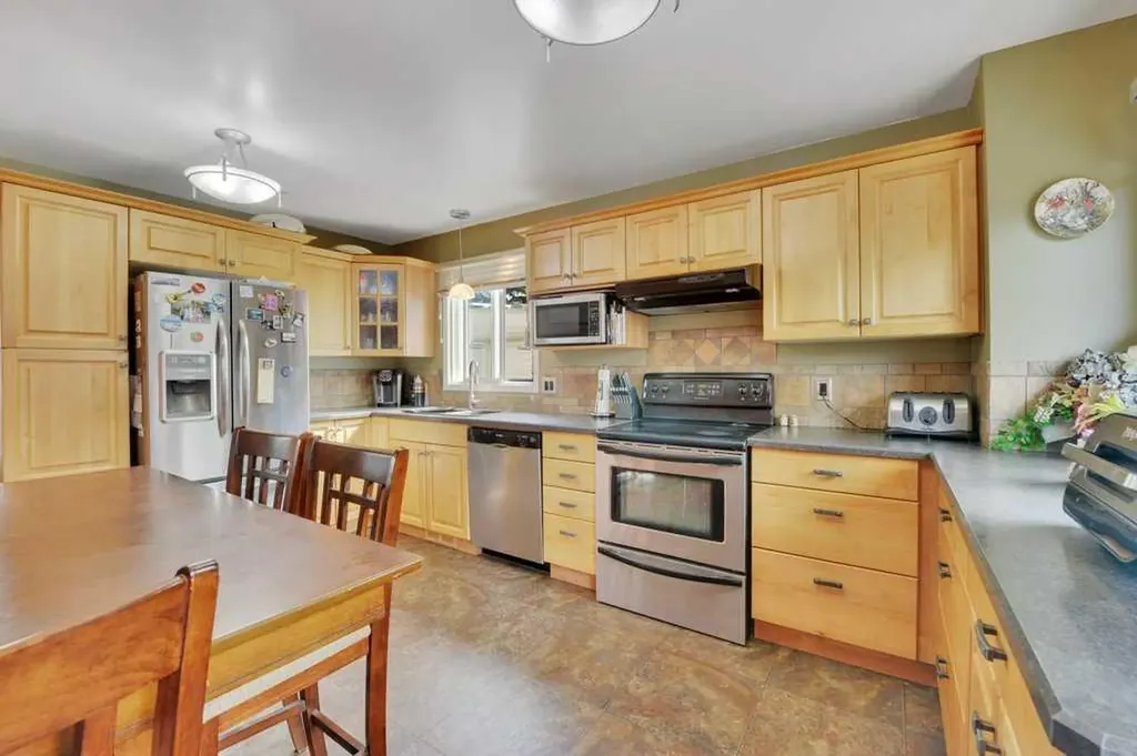 11 Greenham Drive Red Deer AB T4P 2K5