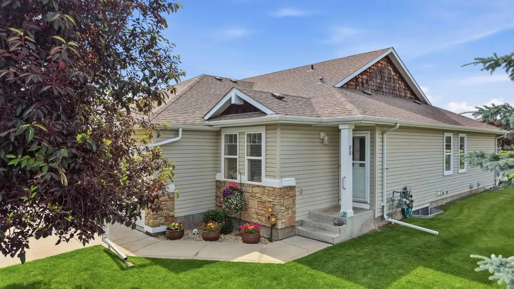 459 Jenkins Drive Red Deer AB T4P 3X1