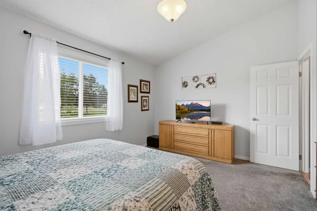 459 Jenkins Drive Red Deer AB T4P 3X1