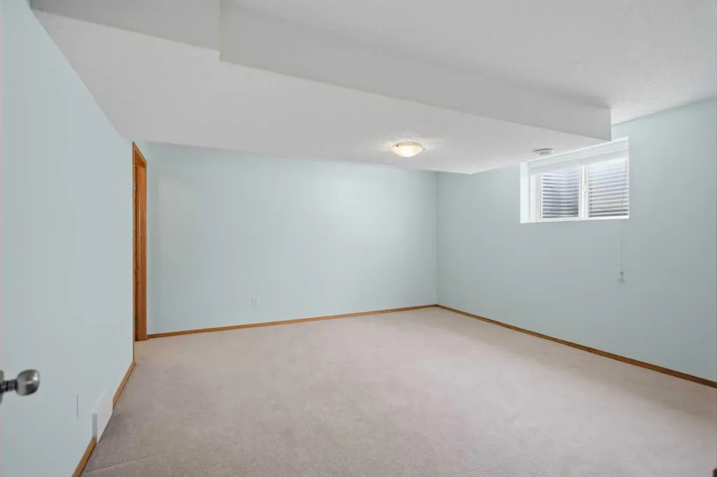 459 Jenkins Drive Red Deer AB T4P 3X1