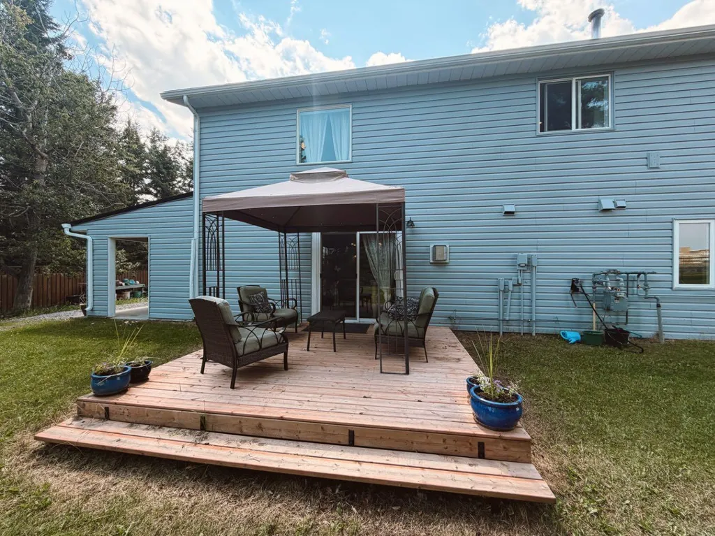 1101 6 Street SW Sundre AB T0M 1X0