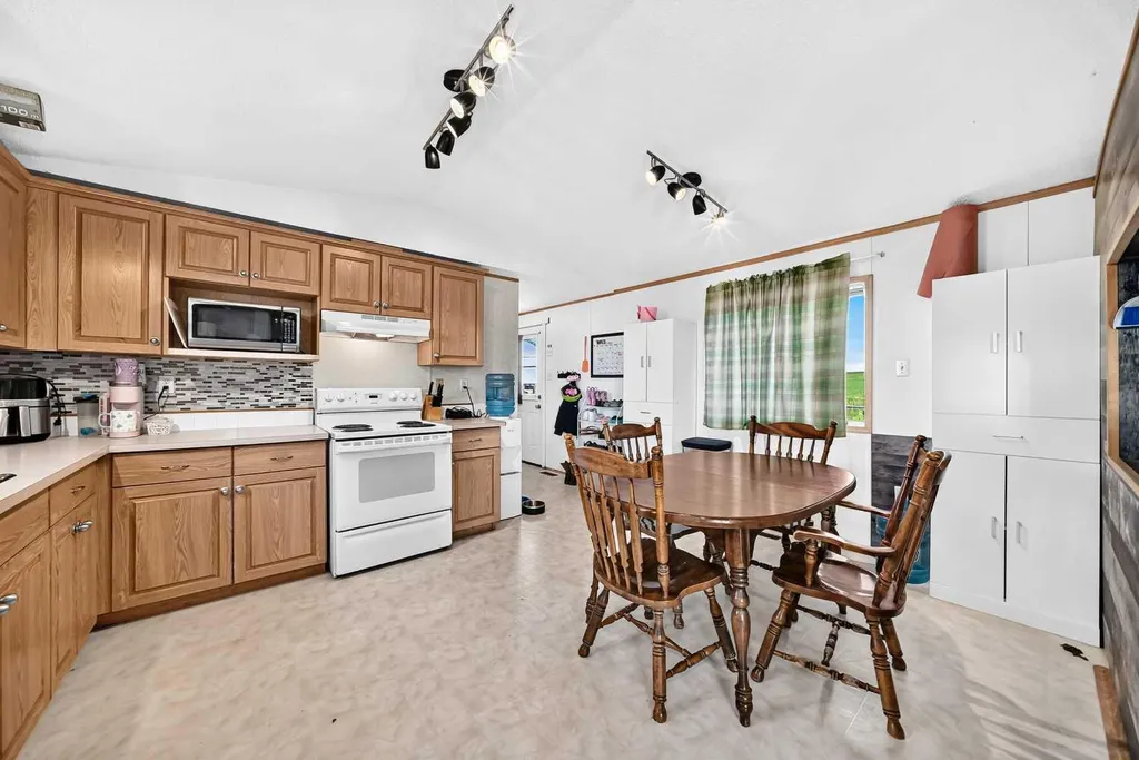 233075 Range Road 245 Rural Wheatland County AB T1P 0R6