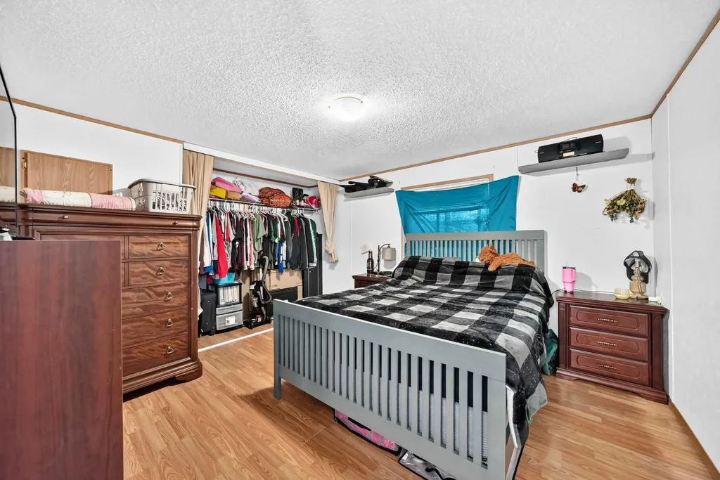 233075 Range Road 245 Rural Wheatland County AB T1P 0R6