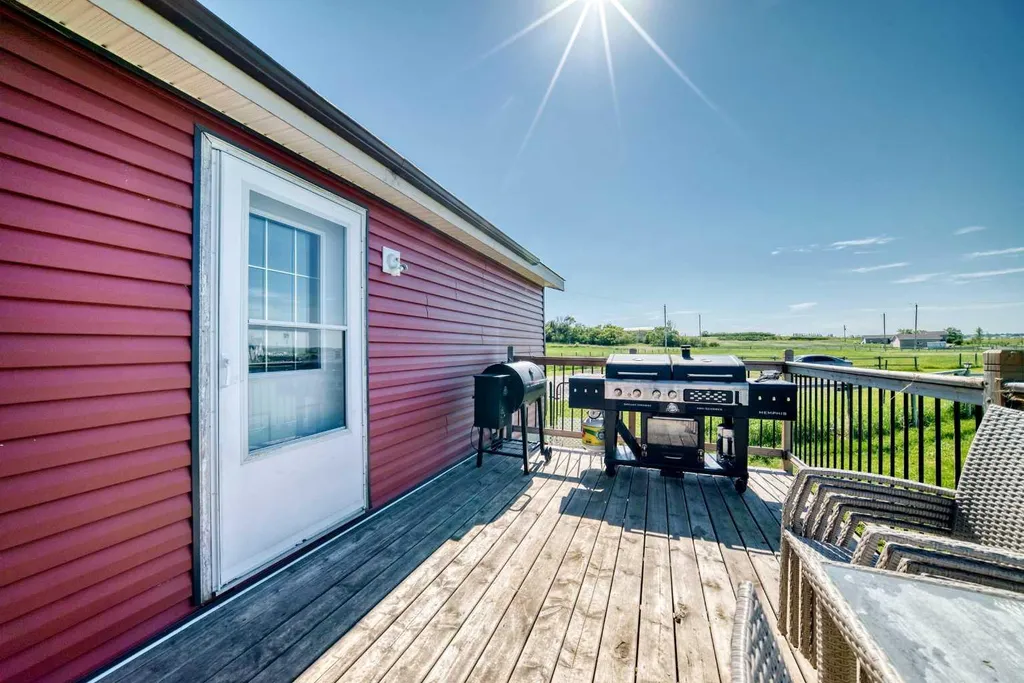 233075 Range Road 245 Rural Wheatland County AB T1P 0R6
