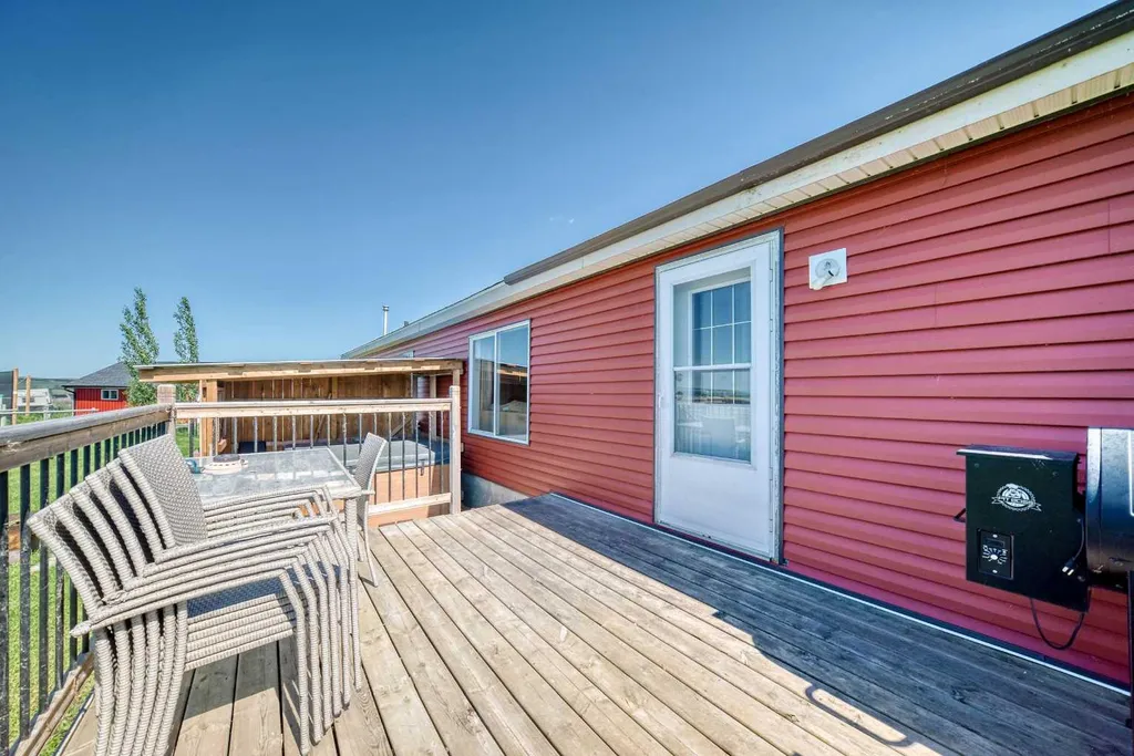 233075 Range Road 245 Rural Wheatland County AB T1P 0R6