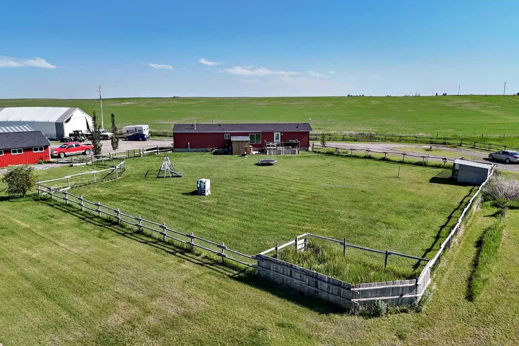 233075 Range Road 245 Rural Wheatland County AB T1P 0R6