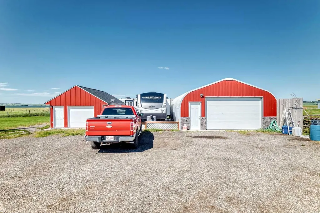 233075 Range Road 245 Rural Wheatland County AB T1P 0R6