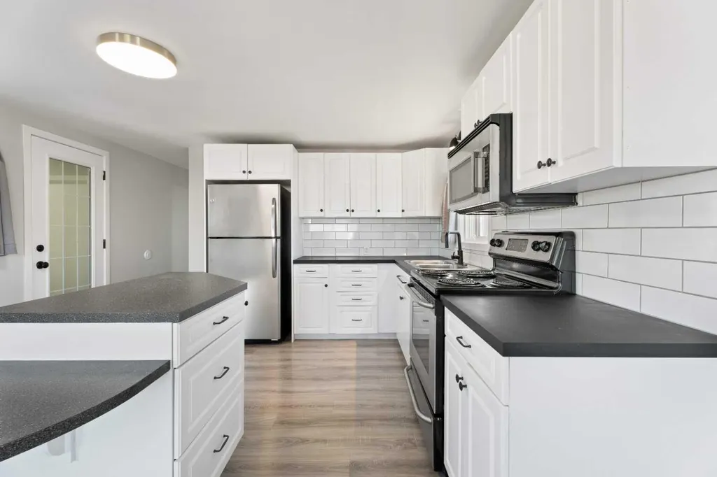 232 Polar Avenue NE High River AB T1V1J5