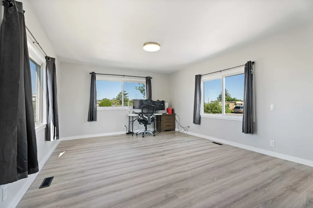 232 Polar Avenue NE High River AB T1V1J5