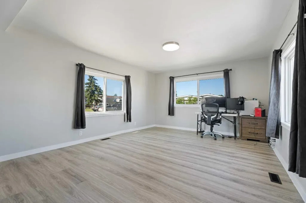 232 Polar Avenue NE High River AB T1V1J5