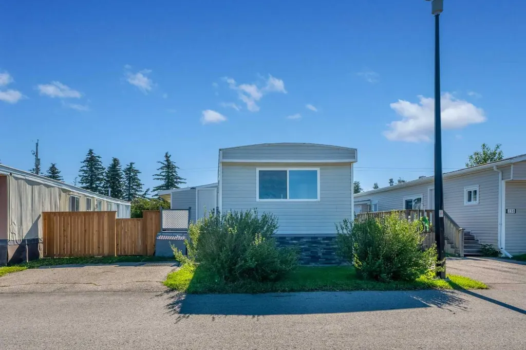 232 Polar Avenue NE High River AB T1V1J5