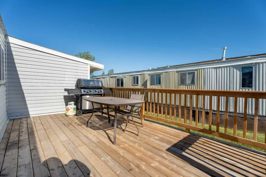 232 Polar Avenue NE High River AB T1V1J5