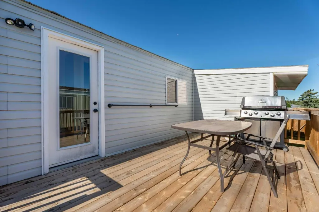 232 Polar Avenue NE High River AB T1V1J5