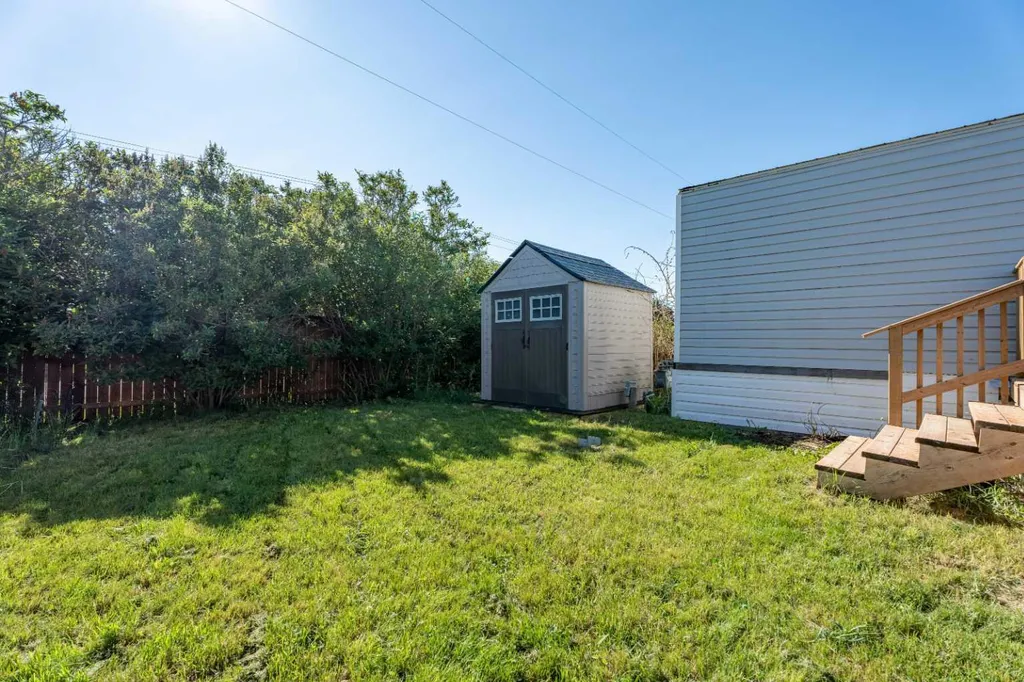 232 Polar Avenue NE High River AB T1V1J5