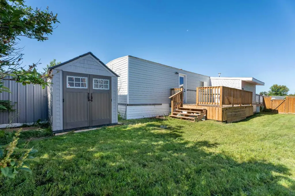 232 Polar Avenue NE High River AB T1V1J5